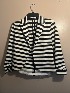 Amanda & Chelsea Black and White Striped Blazer
